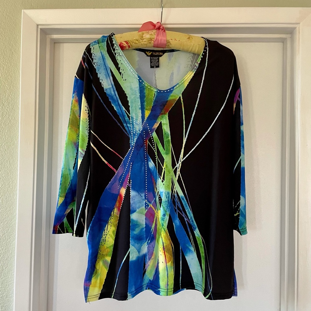 NWT Valentina “Wind Song” V Neck Print Top